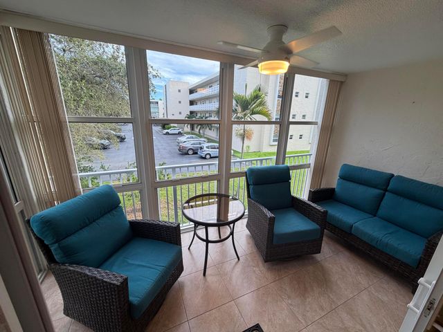 206 SE 10TH Street 201, Dania Beach, FL 33004