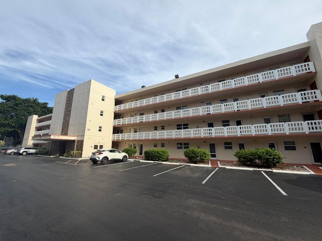 206 SE 10TH Street 201, Dania Beach, FL 33004