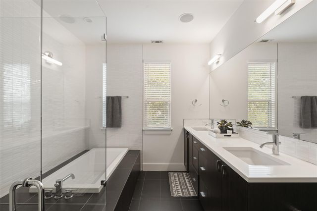 2105 Goodrich Ave 2, Austin, TX 78704