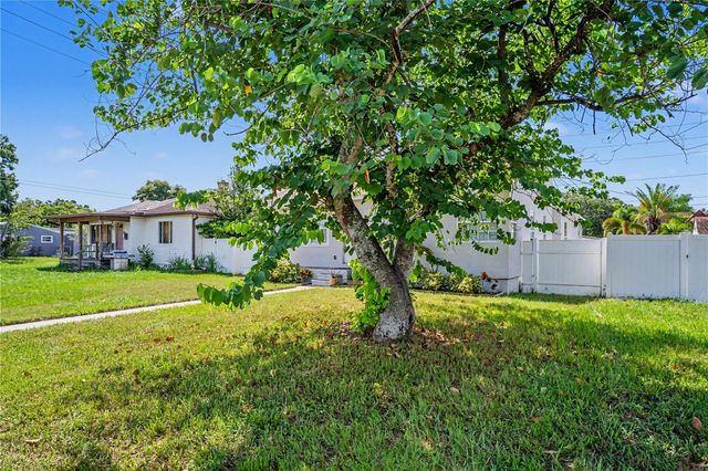 5210 4TH AVENUE N, St Petersburg, FL 33710