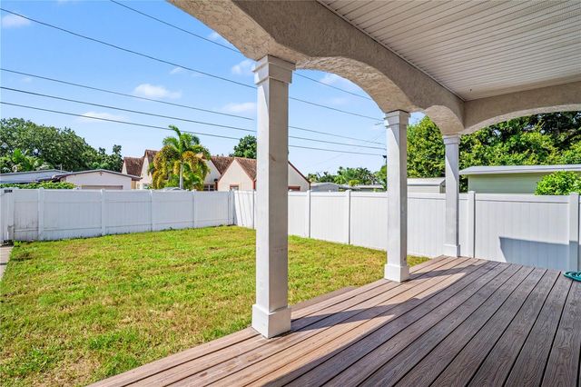 5210 4TH AVENUE N, St Petersburg, FL 33710