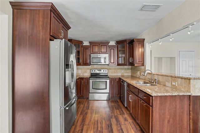 5210 4TH AVENUE N, St Petersburg, FL 33710