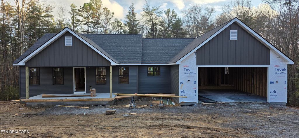 323 Cumberland Cove Rd, Monterey, TN 38574