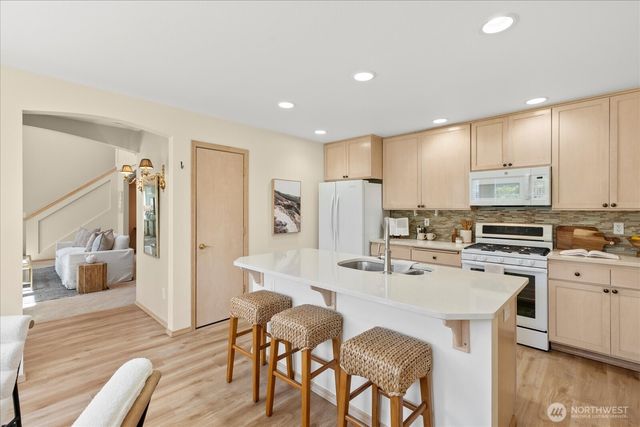 518 4th Avenue S, Edmonds, WA 98020