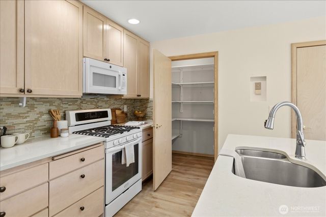 518 4th Avenue S, Edmonds, WA 98020