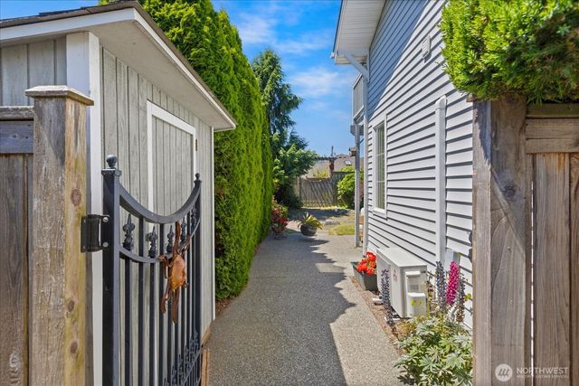 518 4th Avenue S, Edmonds, WA 98020