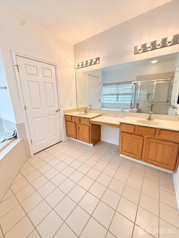 274 Valencia Drive, Monroe, NJ 08831