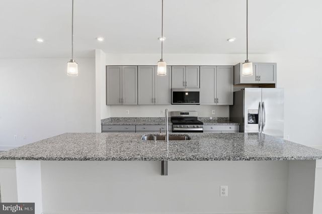 1490 MEADOWLARK GLEN RD, Dumfries, VA 22026