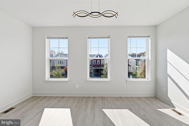 1490 MEADOWLARK GLEN RD, Dumfries, VA 22026