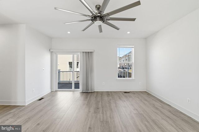 1490 MEADOWLARK GLEN RD, Dumfries, VA 22026