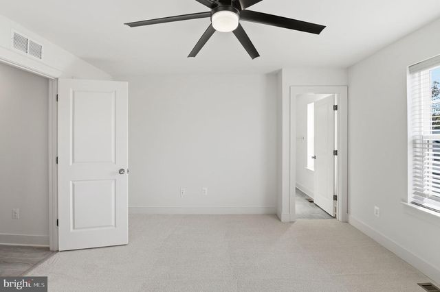 1490 MEADOWLARK GLEN RD, Dumfries, VA 22026