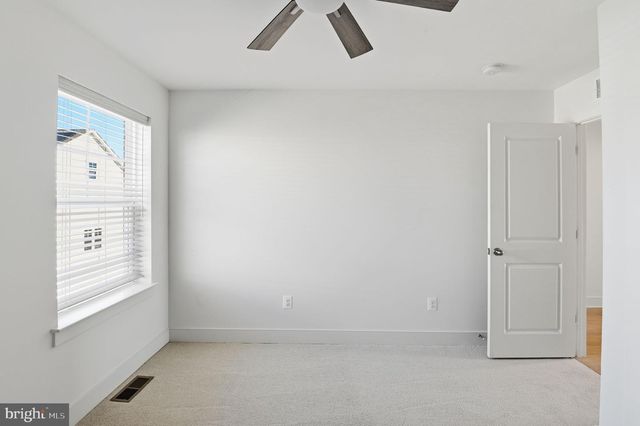 1490 MEADOWLARK GLEN RD, Dumfries, VA 22026