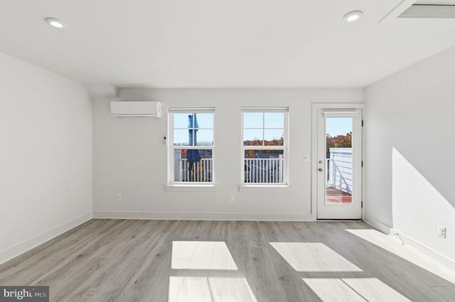 1490 MEADOWLARK GLEN RD, Dumfries, VA 22026