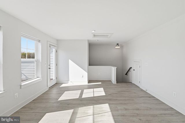 1490 MEADOWLARK GLEN RD, Dumfries, VA 22026