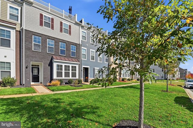 1490 MEADOWLARK GLEN RD, Dumfries, VA 22026