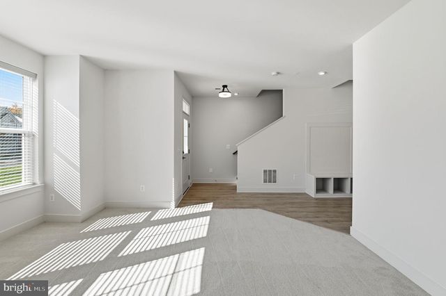 1490 MEADOWLARK GLEN RD, Dumfries, VA 22026