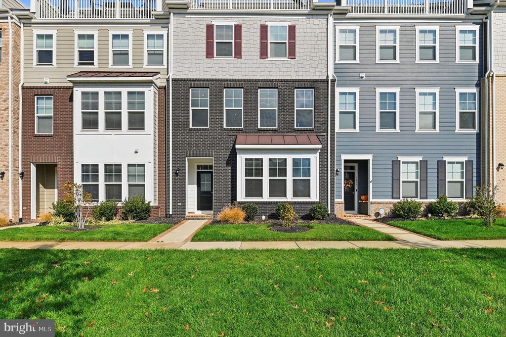 1490 MEADOWLARK GLEN RD, Dumfries, VA 22026