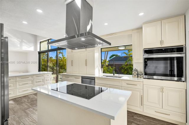 13740 SW 18th St, Miami, FL 33175