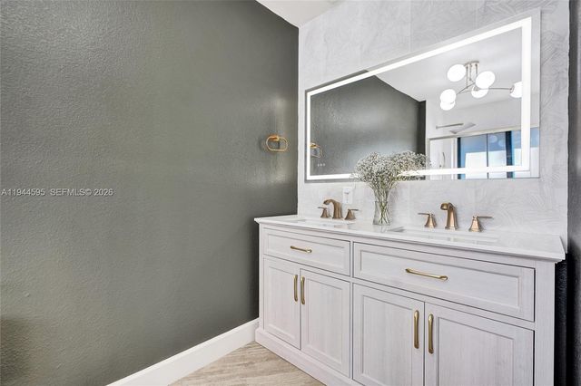 13740 SW 18th St, Miami, FL 33175