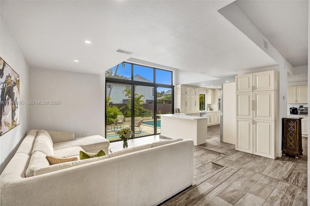 13740 SW 18th St, Miami, FL 33175