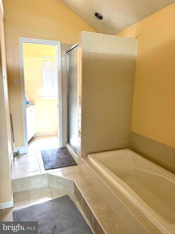 -43 CONSTITUTION CT., Wayne, PA 19087