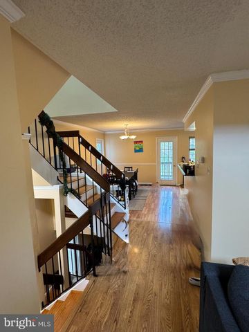 -43 CONSTITUTION CT., Wayne, PA 19087