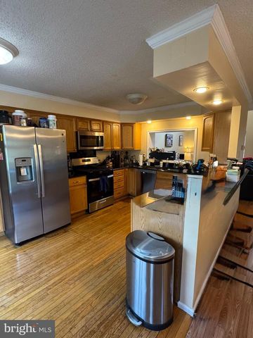 -43 CONSTITUTION CT., Wayne, PA 19087