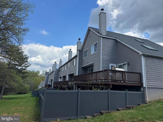 -43 CONSTITUTION CT., Wayne, PA 19087