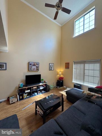 -43 CONSTITUTION CT., Wayne, PA 19087