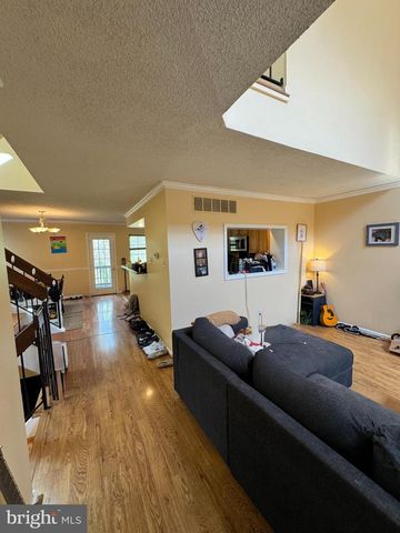 -43 CONSTITUTION CT., Wayne, PA 19087