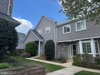 -43 CONSTITUTION CT., Wayne, PA 19087