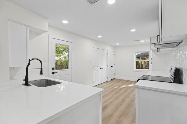 1005 Mobile Drive, Pasadena, TX 77506