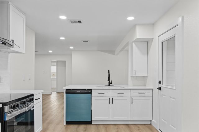 1005 Mobile Drive, Pasadena, TX 77506