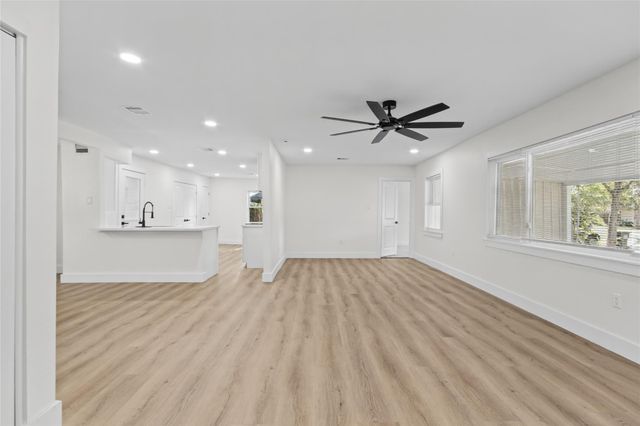 1005 Mobile Drive, Pasadena, TX 77506