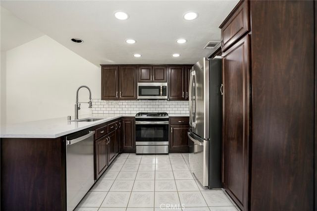 617 Sedgeworth Court, Simi Valley, CA 93065