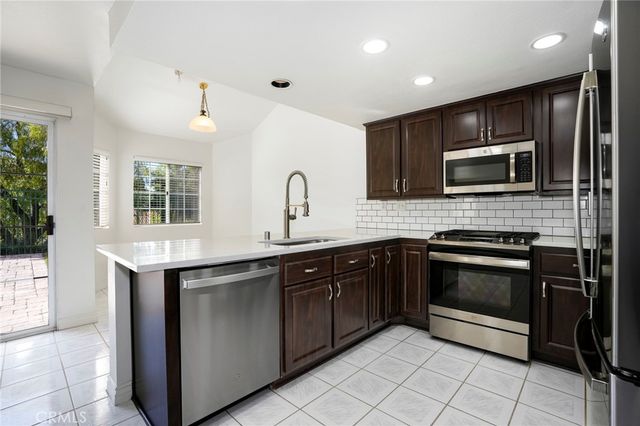617 Sedgeworth Court, Simi Valley, CA 93065