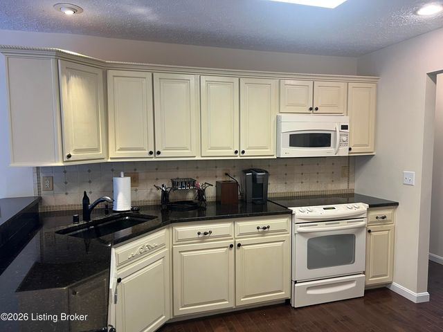 6006 Ledgerock Cove Pl, Louisville, KY 40219