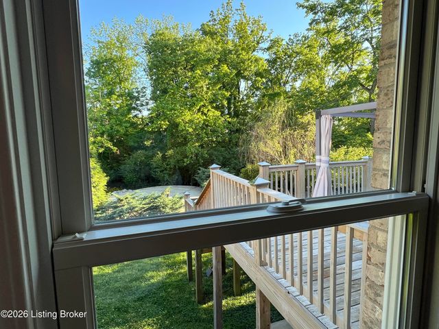 6006 Ledgerock Cove Pl, Louisville, KY 40219