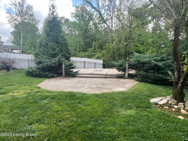 6006 Ledgerock Cove Pl, Louisville, KY 40219
