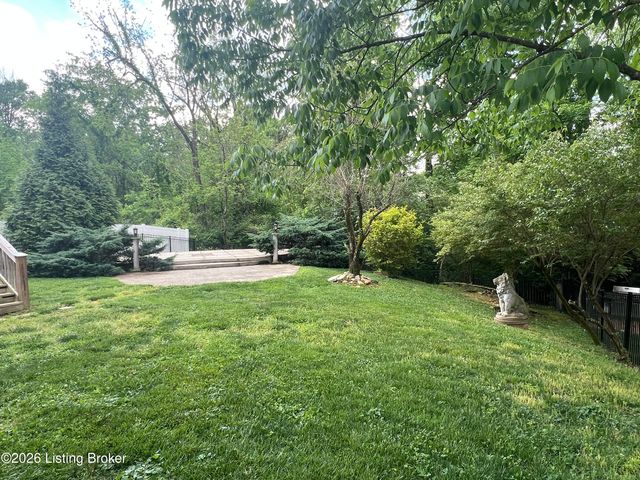 6006 Ledgerock Cove Pl, Louisville, KY 40219
