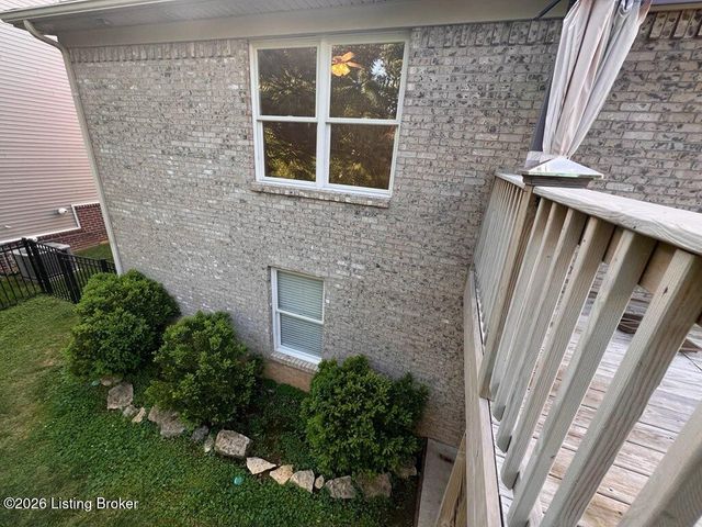6006 Ledgerock Cove Pl, Louisville, KY 40219