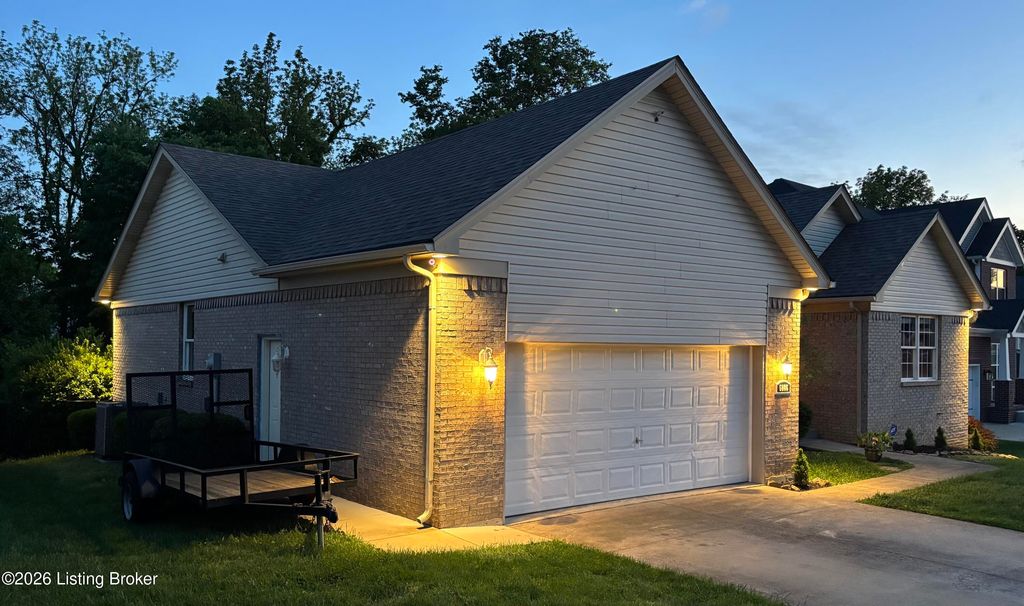 6006 Ledgerock Cove Pl, Louisville, KY 40219