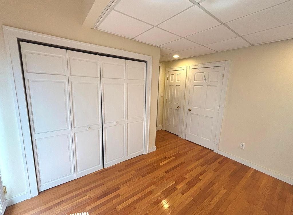 Image 11 of property listing at 915 N Broadway Avenue, Salem, IL 62881