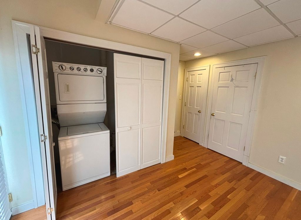 Image 12 of property listing at 915 N Broadway Avenue, Salem, IL 62881