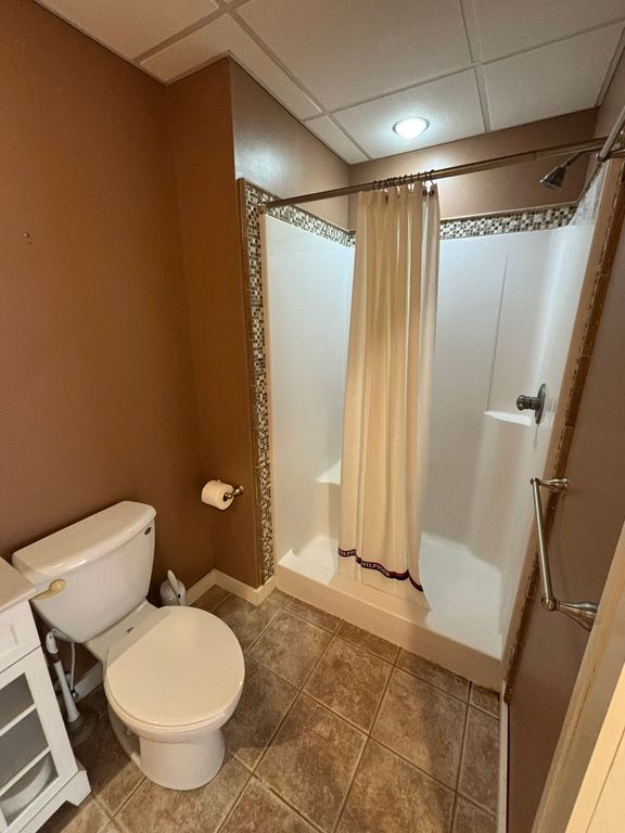 Image 14 of property listing at 915 N Broadway Avenue, Salem, IL 62881