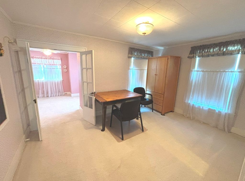 Image 20 of property listing at 915 N Broadway Avenue, Salem, IL 62881