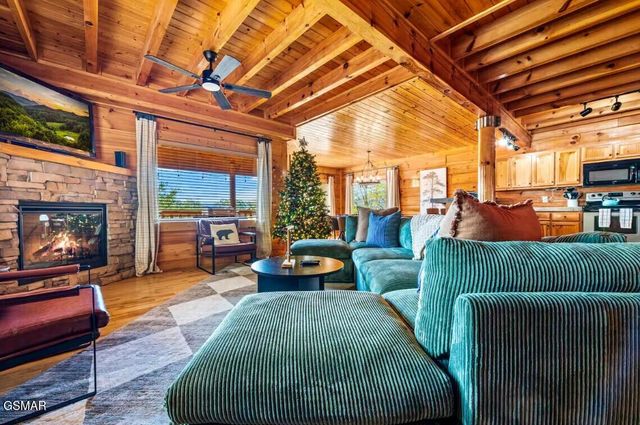 1089 Towering Oaks Drive, Sevierville, TN 37876