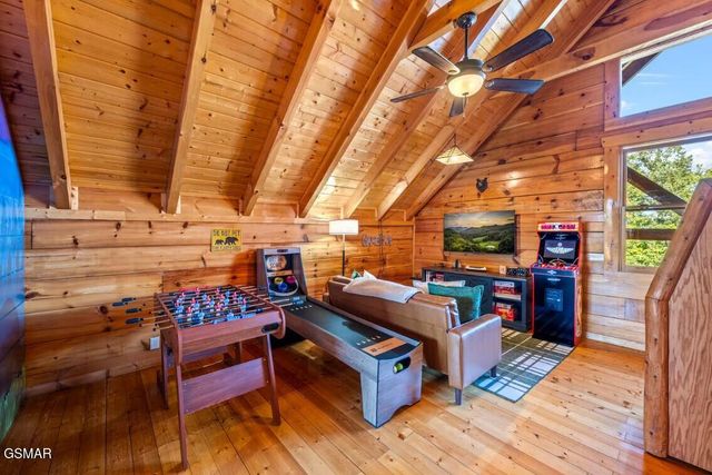 1089 Towering Oaks Drive, Sevierville, TN 37876