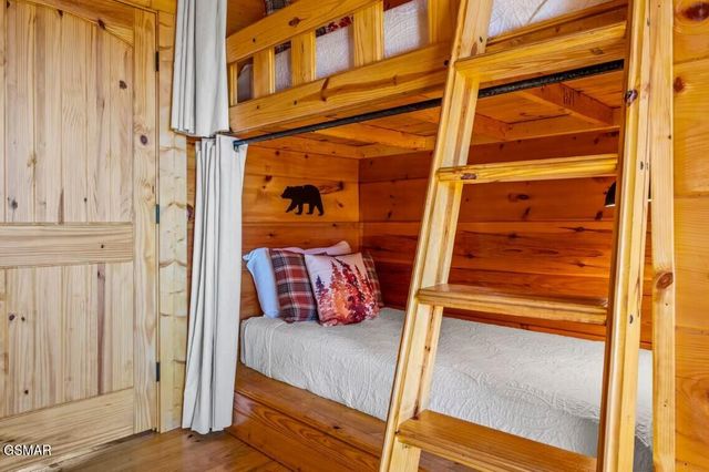 1089 Towering Oaks Drive, Sevierville, TN 37876