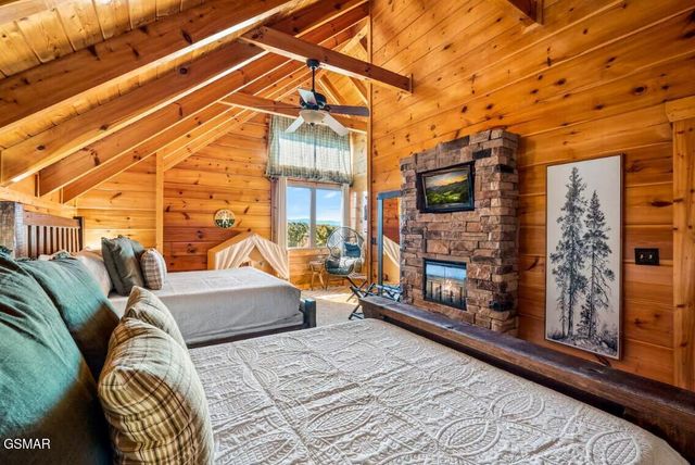 1089 Towering Oaks Drive, Sevierville, TN 37876